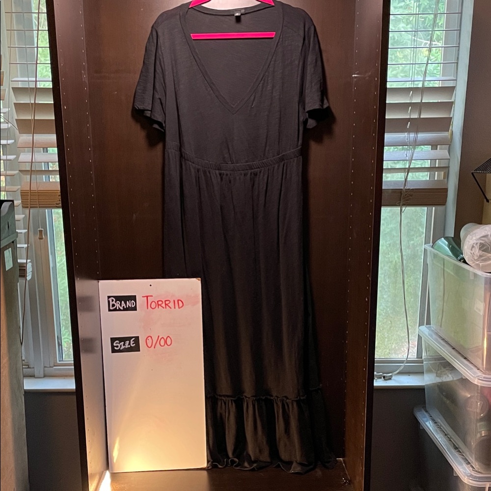 LastChanceB4GoodWill Torrid Black V-Neck Dress with Ruffle Hem